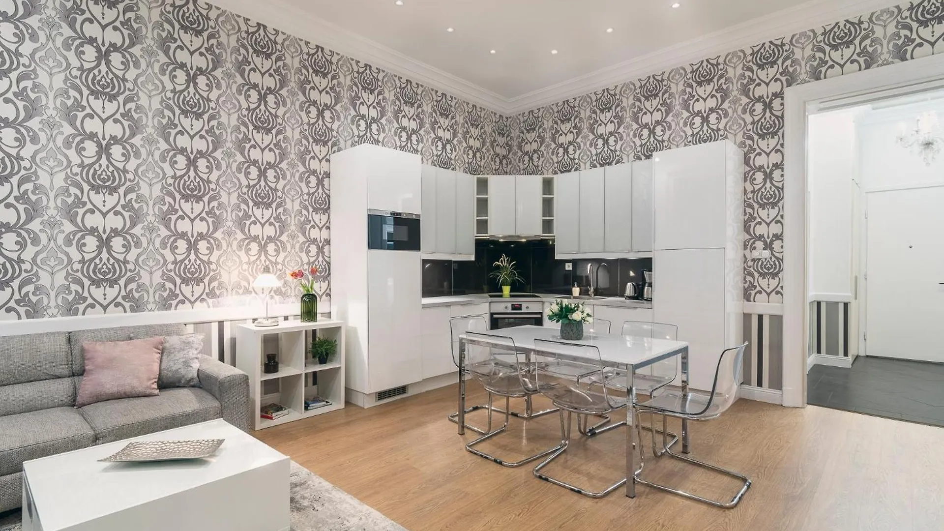 Central Ruin Bar 2 Bedroom 1.5 Bath Apt. Sleeps 6 Budapest