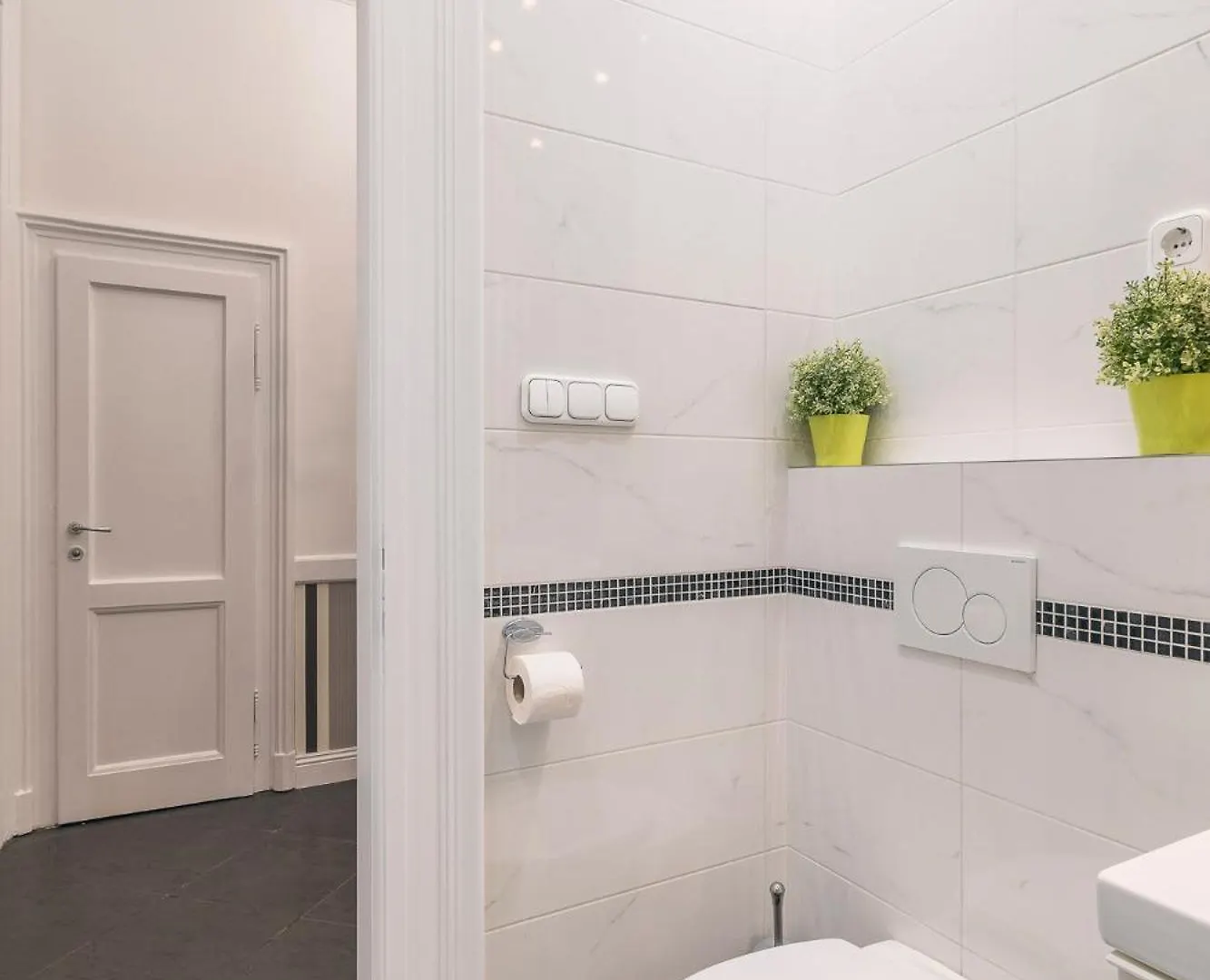 Central Ruin Bar 2 Bedroom 1.5 Bath Apt. Sleeps 6 Budapest 0*,  Hungary