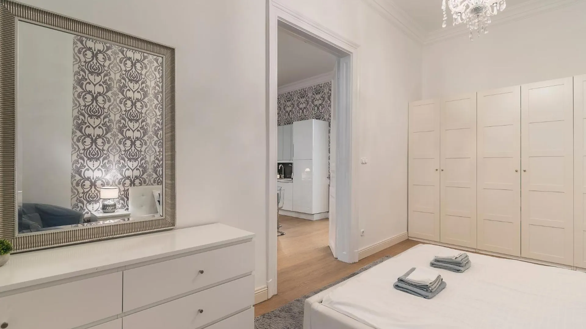 Apartment Central Ruin Bar 2 Bedroom 1.5 Bath Apt. Sleeps 6 Budapest
