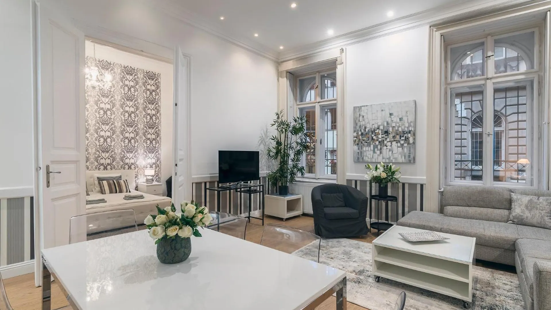 Central Ruin Bar 2 Bedroom 1.5 Bath Apt. Sleeps 6 Budapest Apartment