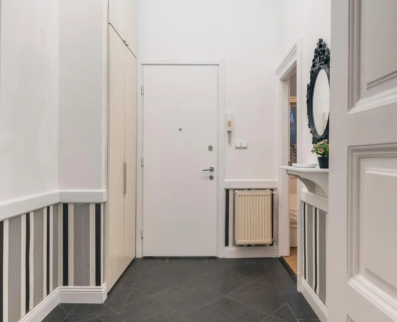 Apartment Central Ruin Bar 2 Bedroom 1.5 Bath Apt. Sleeps 6 Budapest