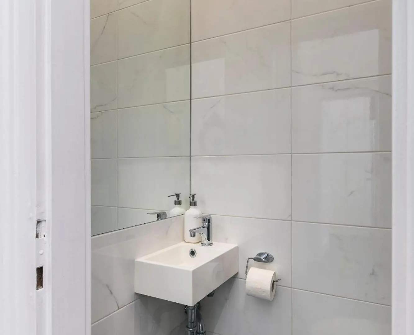 Central Ruin Bar 2 Bedroom 1.5 Bath Apt. Sleeps 6 Budapest